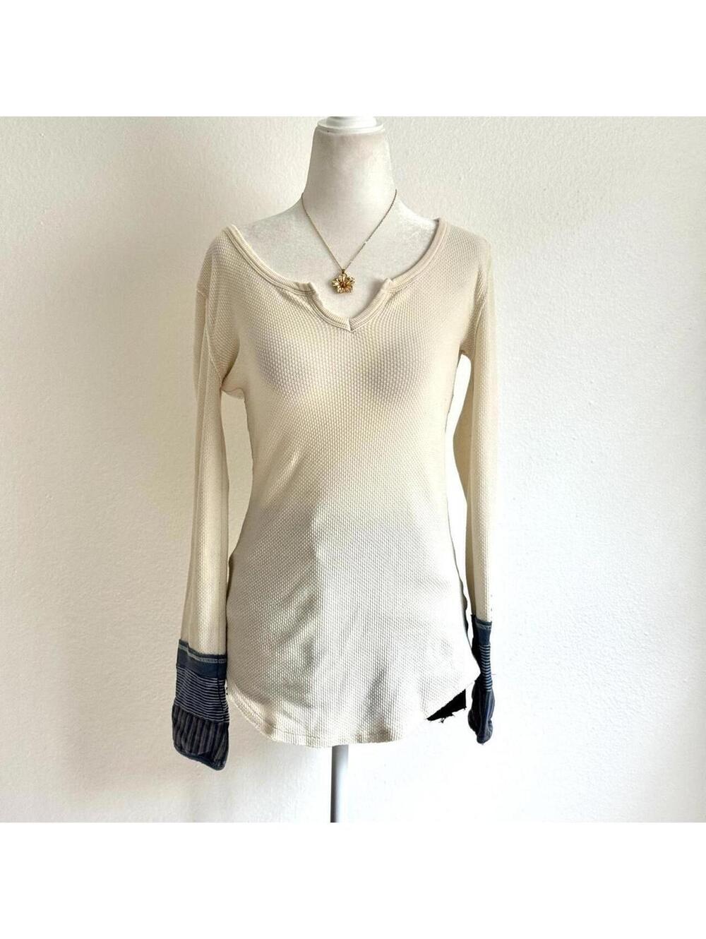 ੈ✩‧₊˚free people cream waffle knit blue crochet sleeve accent top